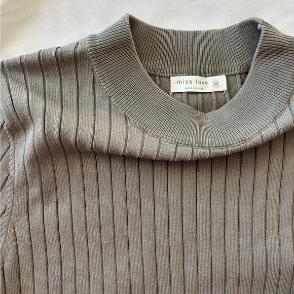 Gray Ribbed Crew Neck Sweater - Picture 2 of 3